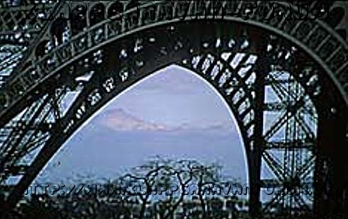 Eiffelturm von unten