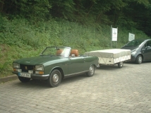 Peugeot 304 S Bj. 75 vor Klepper Piroschka Bj. 71