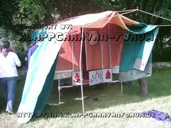 Aufbau Scholz Brüderchen - Das Vorzelt wird über das Gestänge gelegt