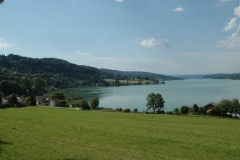 Camping Municipal St.-Point-Lac - Blick vom Nordende auf das Südufer des Sees
