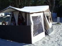 Camp-let GLX mit Sonnensegel, Seitenteil und Veranda.