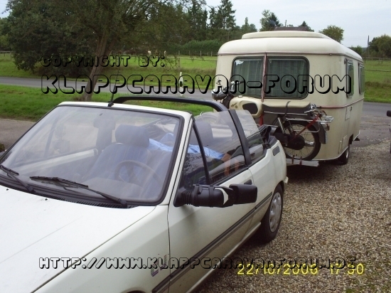 Eriba mit Kreidler Florett hinter Peugeot 205 Cabrio