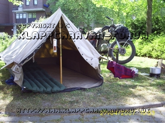 Oldiezelt mit Moped