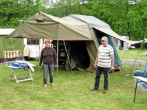 Rollo mit Frau, vor ihrem Selbstbau-Falter