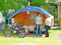 Nachtfalter und J.A.C.K.E.07 vor der Piroschka