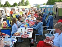 Auch die Kinder langten zu